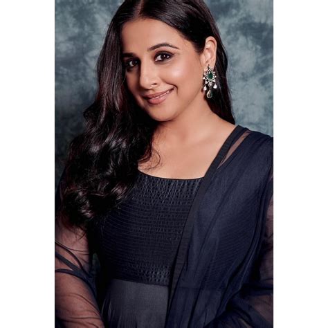 Vidya Balan Raises Temperature With Her Sexy Looks, See。